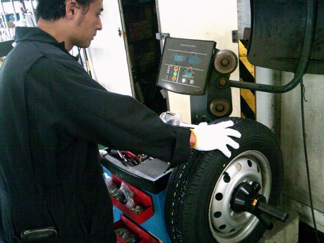 マツダ ボンゴトラック 車検  タイヤ交換 (福岡県 小郡市)