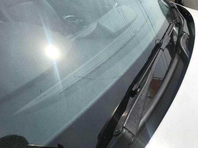 BMW 1シリーズ　フロントガラスにヒビが入ってしまった　傷の大小にかかわらずお気軽にお電話ください！