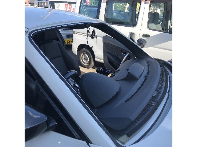 BMW 1シリーズ　フロントガラスにヒビが入ってしまった　傷の大小にかかわらずお気軽にお電話ください！