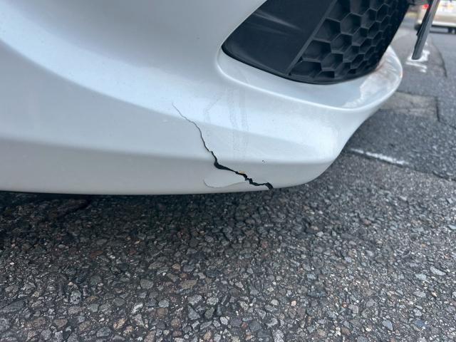 ホンダ　フリード　フロントバンパー補修塗装　キズヘコミ直しお任せください　携帯から見積もりできます！　