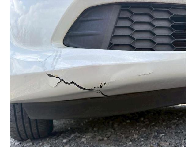 ホンダ　フリード　フロントバンパー補修塗装　キズヘコミ直しお任せください　携帯から見積もりできます！　