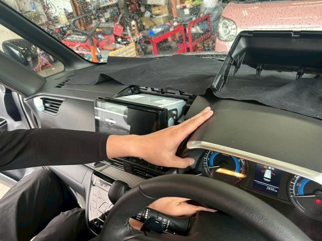 三菱　デリカミニ　TVフリーキット配線　TVキャンセラー　走行中TV視聴　様々なパーツ取付承っております　持込大歓迎！　お気軽にお問い合わせください