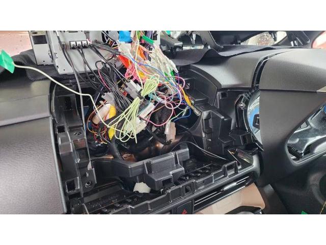 三菱　デリカミニ　TVフリーキット配線　TVキャンセラー　走行中TV視聴　様々なパーツ取付承っております　持込大歓迎！　お気軽にお問い合わせください