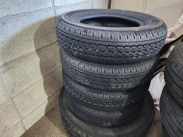 ダイハツ　ハイゼットバン　ネット購入タイヤ4本直送交換