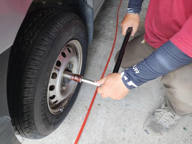 ダイハツ　ハイゼットバン　ネット購入タイヤ4本直送交換