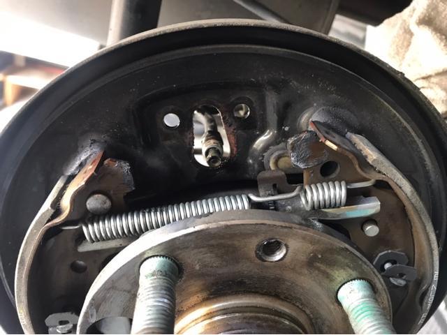 デミオ　車検　整備　リアカップキット　ブレーキオイル漏れ　ショックアブソーバー　修理　交換　　
