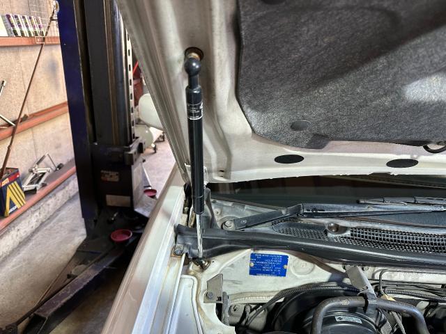 日産　ローレル　ボンネットダンパー　オイル　交換　持ち込み　取付　大分　車　カーアクト大分　高価　タイヤ　買取　アマゾン　廃車　楽天　事故　レッカー搬送　キズ　故障　へこみ　不動車　ドライブレコーダー　