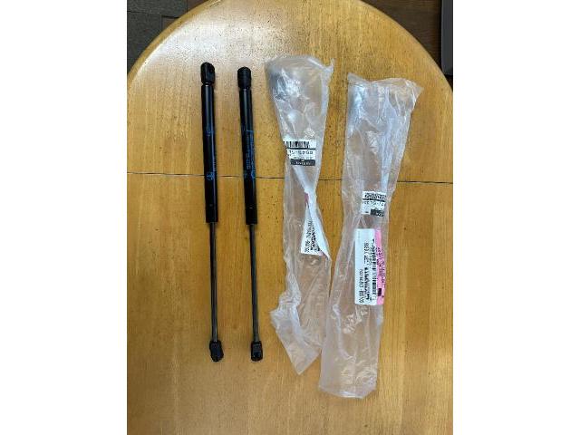 日産　ローレル　ボンネットダンパー　オイル　交換　持ち込み　取付　大分　車　カーアクト大分　高価　タイヤ　買取　アマゾン　廃車　楽天　事故　レッカー搬送　キズ　故障　へこみ　不動車　ドライブレコーダー　