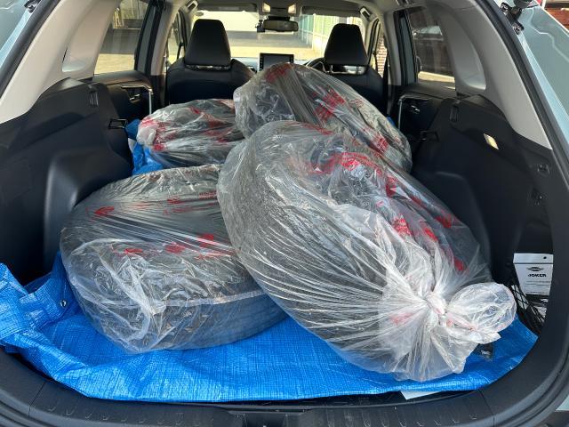 トヨタ　ＲＡＶ４　ホイール　タイヤ　スタッドレスタイヤ　付け替え　交換　カーアクト大分　修理　大分　車　キズ　高価　ヘコミ　買取　持ち込み　廃車　アマゾン　事故　楽天　故障　レッカー搬送　不動車　フロントガラス　