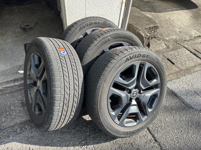 トヨタ　ＲＡＶ４　ホイール　タイヤ　スタッドレスタイヤ　付け替え　交換　カーアクト大分　修理　大分　車　キズ　高価　ヘコミ　買取　持ち込み　廃車　アマゾン　事故　楽天　故障　レッカー搬送　不動車　フロントガラス　