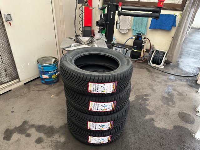 トヨタ　プリウス&alpha;　ホイール　タイヤ　交換　持ち込み　アマゾン　楽天　スタッドレスタイヤ　大分　カーアクト大分　修理　車　買取　