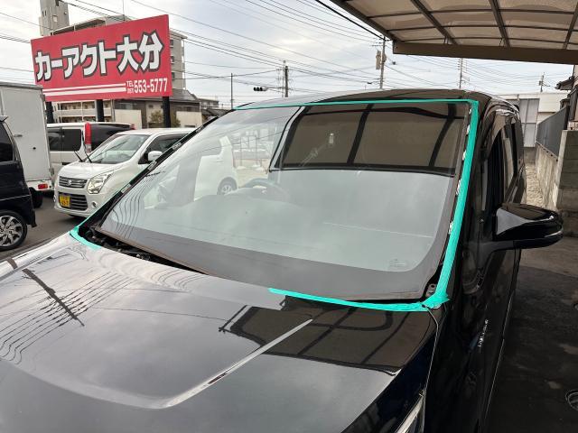 トヨタ　ヴォクシー　フロントガラス　持ち込み　取付　交換　大分　カーアクト大分　持ち込み　タイヤ　アマゾン　楽天　車　高価　買取　廃車　事故　故障　不動車　ドライブレコーダー　リペア　修理　