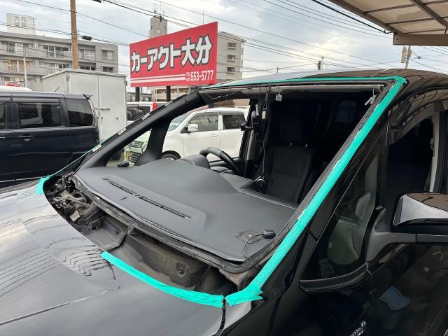 トヨタ　ヴォクシー　フロントガラス　持ち込み　取付　交換　大分　カーアクト大分　持ち込み　タイヤ　アマゾン　楽天　車　高価　買取　廃車　事故　故障　不動車　ドライブレコーダー　リペア　修理　
