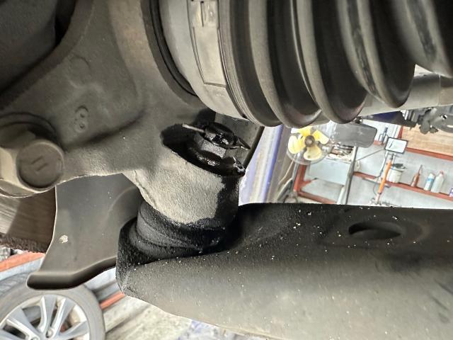 トヨタ　ヴォクシー　持ち込み　車　タイヤ　高価　アマゾン　買取　楽天　廃車　ドライブレコーダー　事故　ロアアームボールジョイントブーツ　故障　カーアクト大分　不動車　修理　交換　スタビライザーリンク