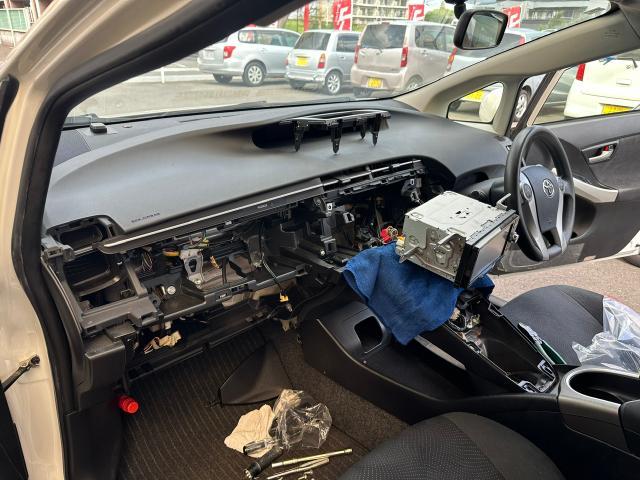 トヨタ　プリウス　カーナビ　ETC　持ち込み　中古　ドラレコ　取付　取り外し　大分　カーアクト大分　クルマ　タイヤ　買取　バッテリー　廃車　レンタカー　事故　レッカー搬送　故障　修理　不動車　