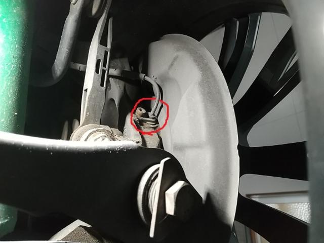 BMW 320i(F30)のスピードセンサとバッテリ交換作業