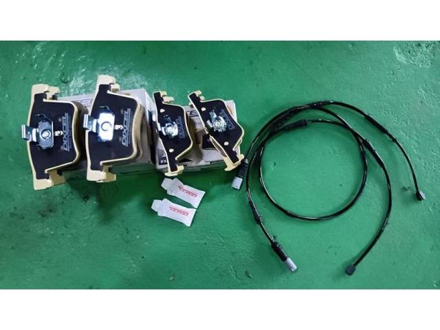 ＢＭＷ　１シリーズ　ブレーキパッド交換作業