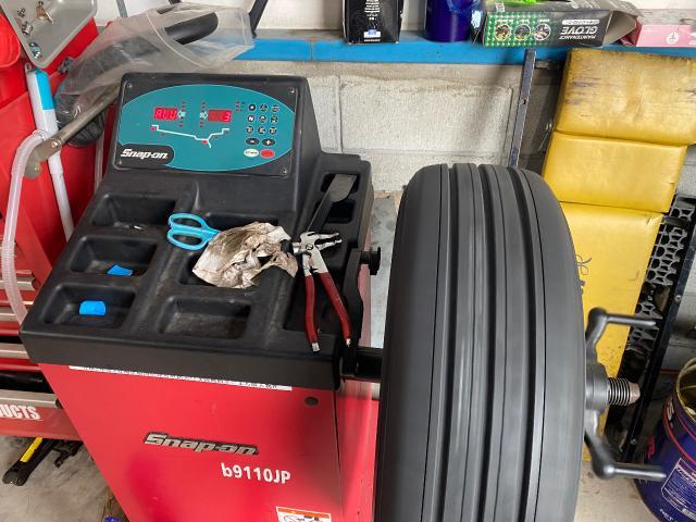 トヨタ　プリウス&alpha;　タイヤ交換 整備 大野城市 春日市 筑紫野市 太宰府市 福岡市 南区 博多区 中央区 城南区 福岡 佐賀 長崎 大分 熊本 鹿児島 宮崎 九州