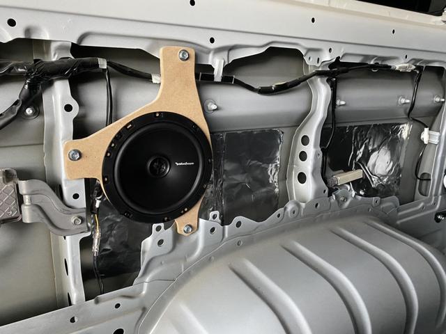 ハイエース　レジアスエース　200系　サブウーハー　スピーカー那珂川市・福岡市博多区、南区、城南区、早良区、西区、東区、中央区・春日市・大野城市・太宰府市・筑紫野市、他地域のお客様も大歓迎です！
