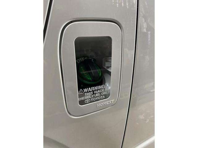 ハイエース　200　TOMS　バイザー　HONEST　給油口　ガラス　070パール塗装　　那珂川市・福岡市博多区、南区、城南区、早良区、西区、東区、中央区・春日市・大野城市・太宰府市・筑紫野市、他地域のお客様も大歓迎です！