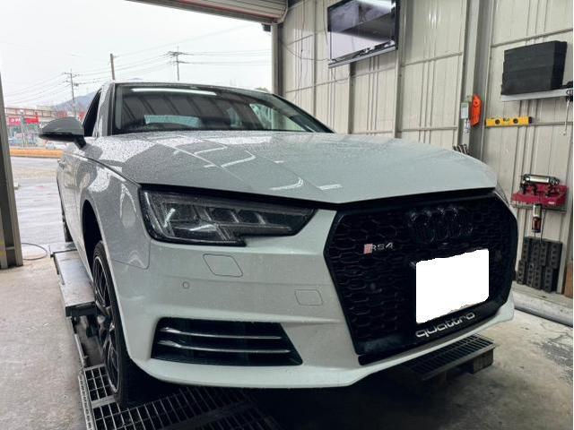 Audi A4オイル交換 FUCHS　オートウェイサテライトショップ北九州市門司区　小倉南区　戸畑区　若松区　小倉北区　八幡西区　八幡東区　下関市　苅田町、他地域のお客様も大歓迎です！
