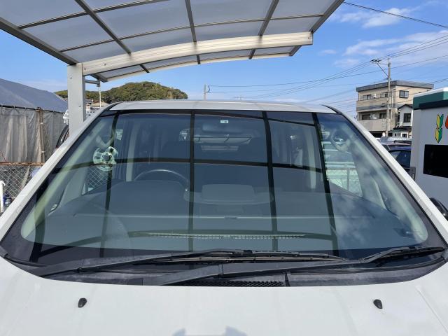 三菱 デリカｄ ５ フロントガラスうろこ取り ガラスコート 油膜取り那珂川市 福岡市 南区 早良区 中央区 城南区 博多区 春日市 大野城市 太宰府市 筑紫野市 他地域のお客様も大歓迎です グーネットピット