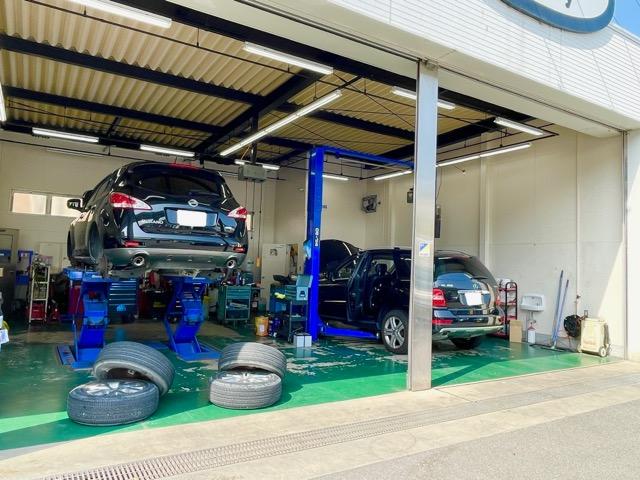 経験豊富なメカニックが、お客様の大事なお車一台一台を点検・整備させていただきます。