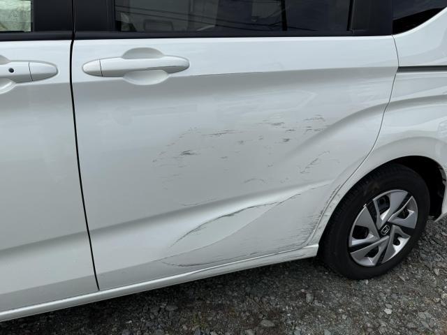 ホンダ　フリード　塗装　鈑金　鈑金塗装　キズ・へこみ直し　スライドドア　リアフェンダー　ステップ　那珂川市　福岡市　南区　西区　東区　博多区　中央区　城南区　春日市　大野城市　太宰府市　筑紫野市