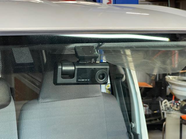 トヨタ ハイエースバン ドラレコ取付です!