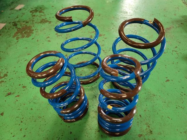 トヨタ　ハリアー　ZSU60W　ダウンサス取り付け　サニーオート　福岡　福岡県　福岡市　東区　博多区　中央区　西区　南区　城南区　早良区　糟屋郡　古賀市　その他の地域の方も大歓迎