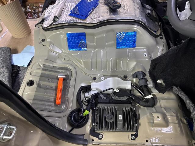 トヨタ　ハイエースバン　車中泊仕様車制作　制振、防音、断熱施工　【鹿毛タイヤ／ラウレアオート　福岡県古賀市/糟屋/新宮/宗像 】