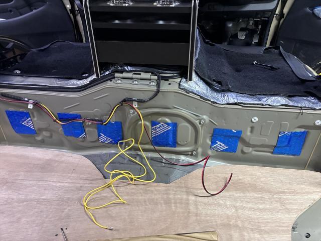 トヨタ　ハイエースバン　車中泊仕様車制作　制振、防音、断熱施工　【鹿毛タイヤ／ラウレアオート　福岡県古賀市/糟屋/新宮/宗像 】