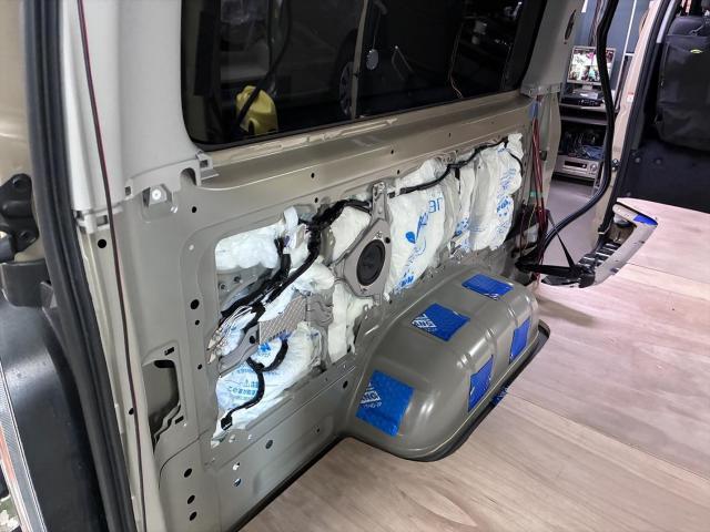 トヨタ　ハイエースバン　車中泊仕様車制作　制振、防音、断熱施工　【鹿毛タイヤ／ラウレアオート　福岡県古賀市/糟屋/新宮/宗像 】