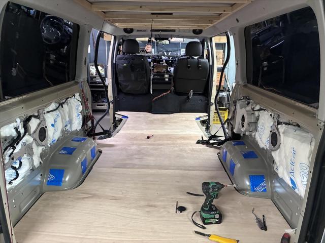 トヨタ　ハイエースバン　車中泊仕様車制作　制振、防音、断熱施工　【鹿毛タイヤ／ラウレアオート　福岡県古賀市/糟屋/新宮/宗像 】