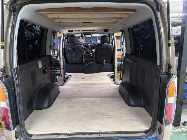 トヨタ　ハイエースバン　車中泊仕様車制作　制振、防音、断熱施工　【鹿毛タイヤ／ラウレアオート　福岡県古賀市/糟屋/新宮/宗像 】