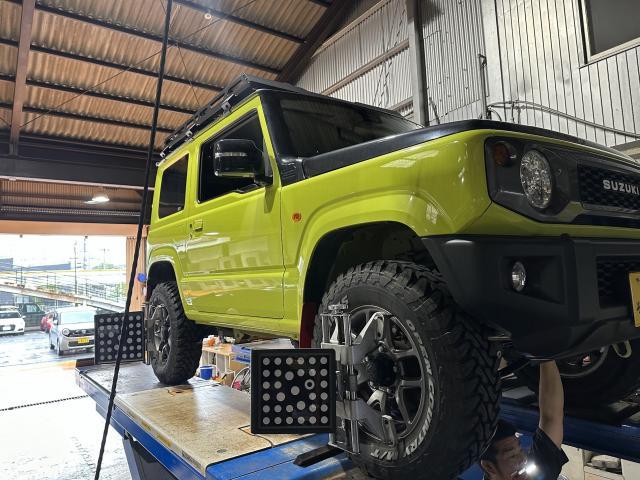 スズキ ジムニー (SUZUKI JIMNY) ４輪アライメント調整 アムテックス 整備 北九州市八幡西区　八幡東区　小倉北区　小倉南区　戸畑区　遠賀郡　芦屋町　遠賀町　水巻町　岡垣町　宗像市　中間市　若松区　行橋市　苅田町　直方市