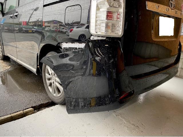 TOYOTA ヴォクシー VOXY 70ヴォクシー リアバンパー交換 修理 バンパー