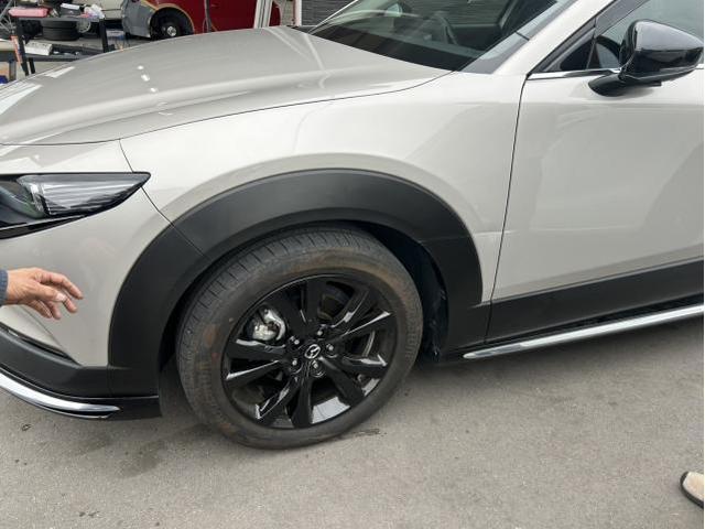 マツダ　ＣＸ－３０　突起物による　キズ、へこみ修理
