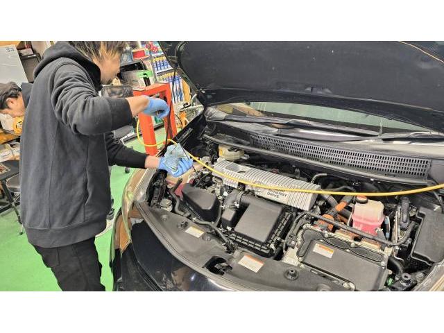 新年あけましておめでとうございます。　トヨタ　プリウス&alpha;　ハイブリッド車用(オイル交換)　宗像市・福津市・福岡市東区・遠賀町・水巻町・古賀市・新宮町・宮若市・中間市・鞍手町・北九州市、他地域のお客様も大歓迎です！