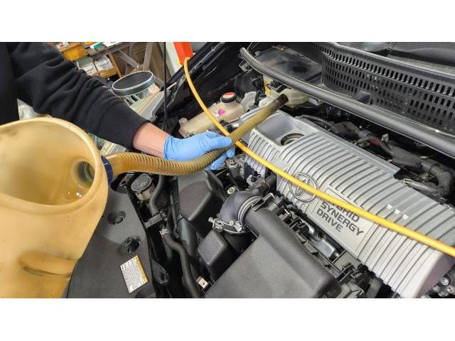 新年あけましておめでとうございます。　トヨタ　プリウス&alpha;　ハイブリッド車用(オイル交換)　宗像市・福津市・福岡市東区・遠賀町・水巻町・古賀市・新宮町・宮若市・中間市・鞍手町・北九州市、他地域のお客様も大歓迎です！