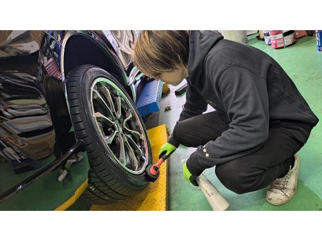 黒のハリアーに、存在感という名の20インチ。
Kranze（クレンツェ）装着　宗像市・福津市・福岡市東区・遠賀町・水巻町・古賀市・新宮町・宮若市・中間市・鞍手町・北九州市、他地域のお客様も大歓迎です！　