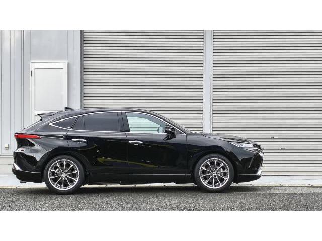 黒のハリアーに、存在感という名の20インチ。
Kranze（クレンツェ）装着　宗像市・福津市・福岡市東区・遠賀町・水巻町・古賀市・新宮町・宮若市・中間市・鞍手町・北九州市、他地域のお客様も大歓迎です！　