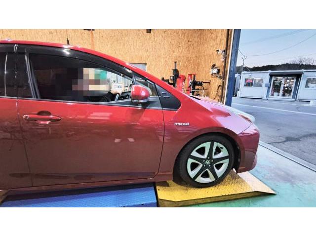 トヨタ　プリウス　パンク&rarr;タイヤ交換　宗像市・福津市・福岡市東区・遠賀町・水巻町・古賀市・新宮町・宮若市・中間市・鞍手町・北九州市、他地域のお客様も大歓迎です！　