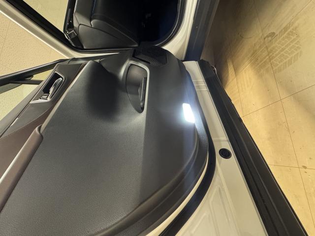 トヨタ ハリアー 80系 フロント カーテシ リアセンター ラゲッジ ルームランプ LED   取り付け 福岡 太宰府市 筑紫野市 大野城市 春日市 福岡市 小郡市