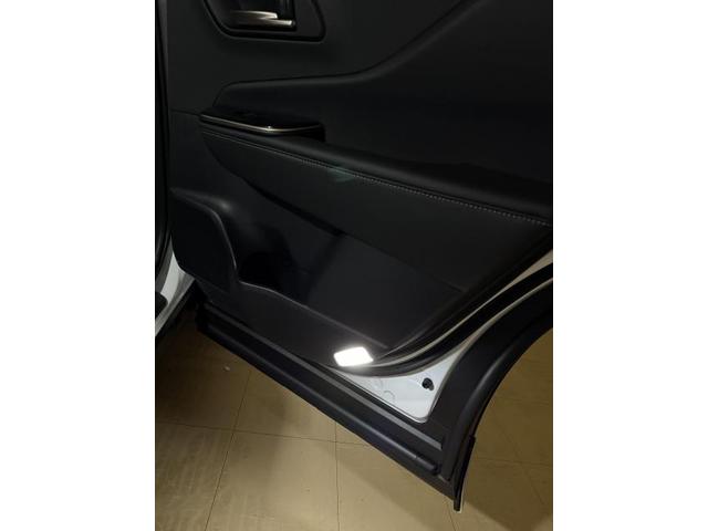 トヨタ クラウン エステート AZSH39W 38W　LED ルームランプ フロント リア2列目 バニティ カーテシ ラゲッジ パノラマルーフ無しホワイト取り付け 福岡 太宰府市 筑紫野市 大野城市 春日市 福岡市 小郡市
