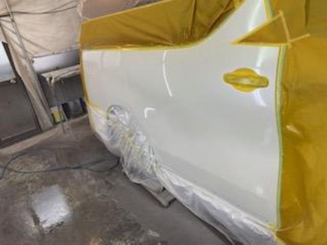 トヨタアルファード　板金　塗装　ドア　ステップ　パールホワイト