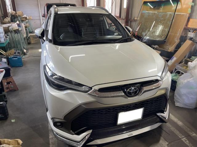 トヨタ　カローラクロス　Ｚ　飛び石　フロントガラス交換　保険対応　車両保険　レッカー搬送　佐賀県　三養基郡　みやき町　みやき