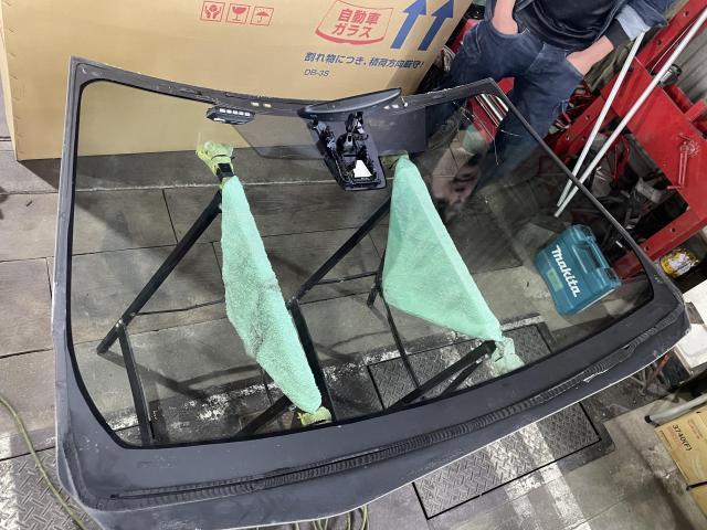 トヨタ　カローラクロス　Ｚ　飛び石　フロントガラス交換　保険対応　車両保険　レッカー搬送　佐賀県　三養基郡　みやき町　みやき
