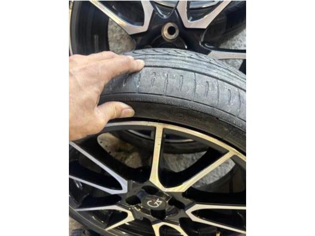 トヨタ　アクア　Ｇ’ｓ　タイヤ交換　バースト　195/45Ｒ17　レッカー　積載　搬送　佐賀県　三養基郡　みやき町　みやき