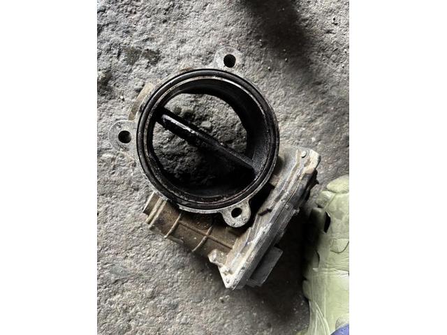 いすゞ　フォワード　吸排気系修理・整備　エンジンかかりにくい　スロットルボディ　ASSY　交換　佐賀県　三養基郡みやき町　みやき